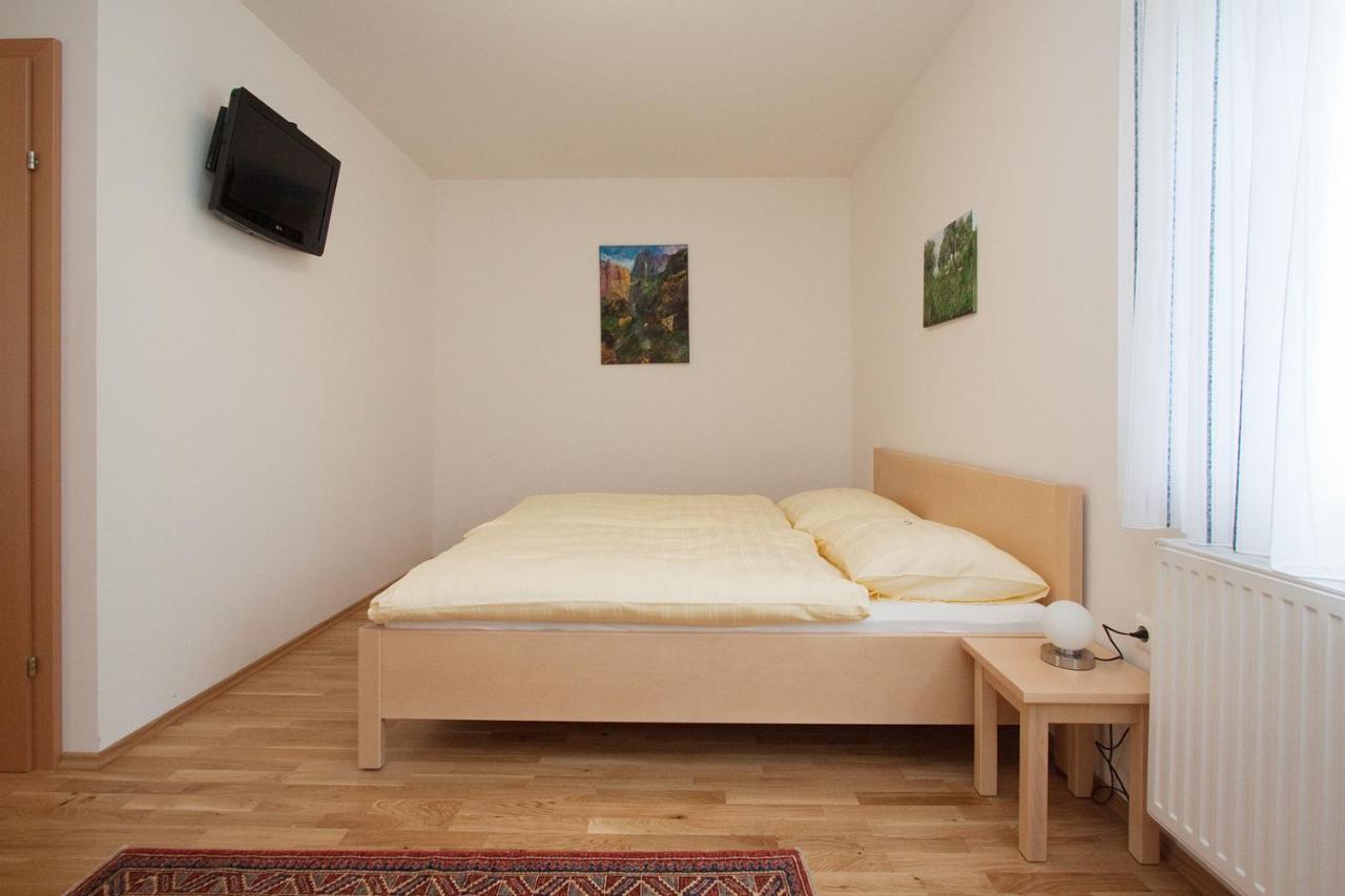 Pension Kirchenblick Tulln An Der Donau Exterior photo