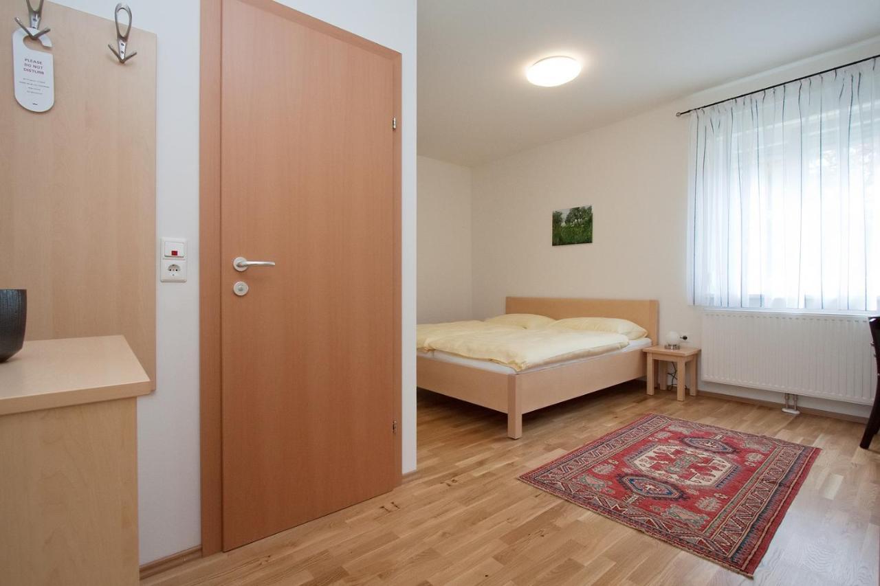 Pension Kirchenblick Tulln An Der Donau Exterior photo